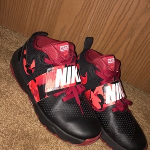 Team hustle D8 Nike Shoes